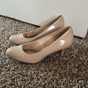 Life stride nude colored heels